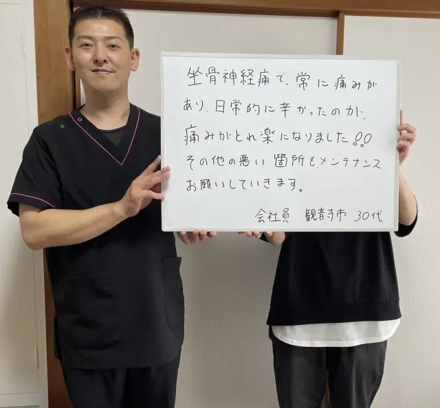 喜ぶお客様たちの集合写真